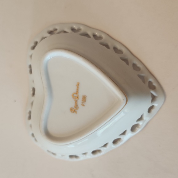 Hand Painted Royal Danube Heart-shaped ring bowl. - Picture 2 of 4